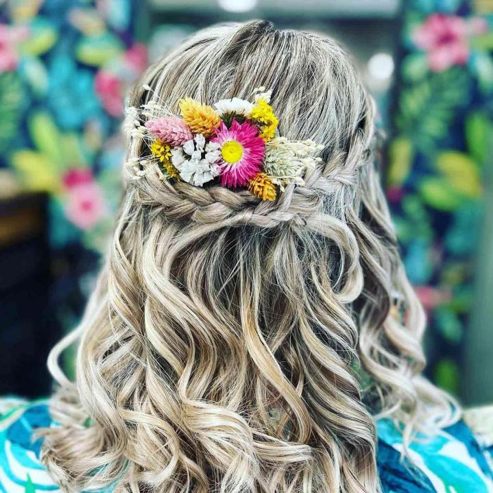 Nous fournissons les soins nécessaires pour sublimer et entretenir votre coiffure au quotidien.