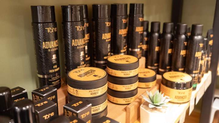 Nous administrons, sur prescription médicale, des traitements adaptés pour chaque problème capillaire.